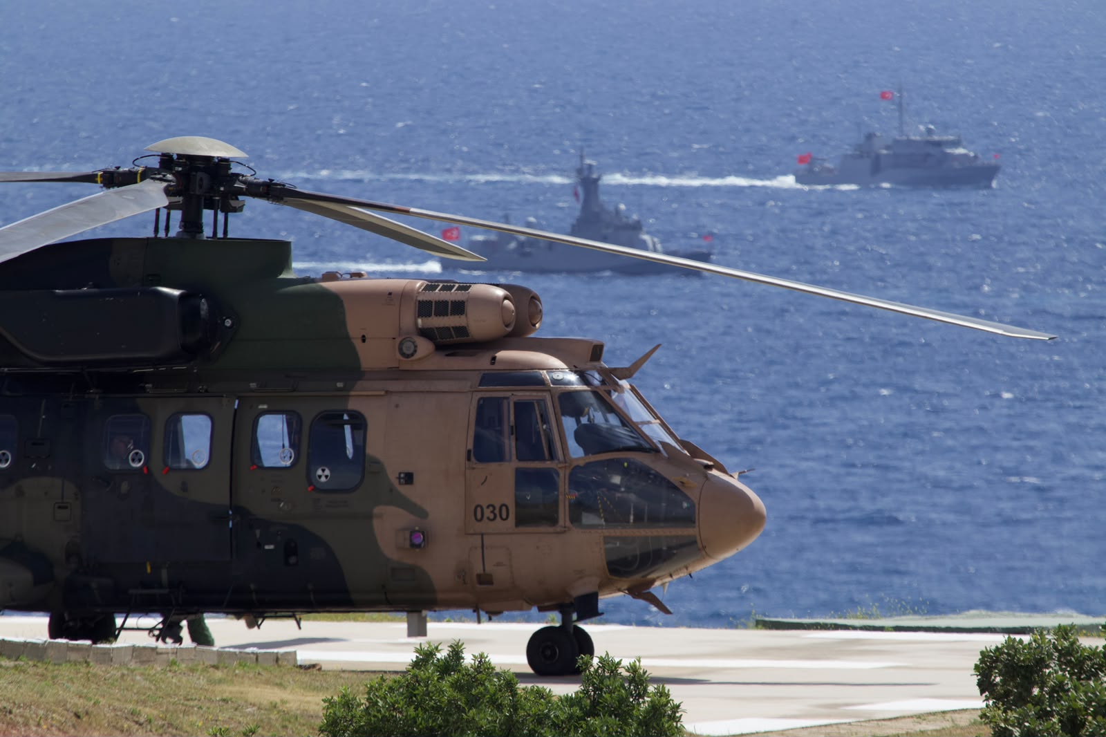 030 Eurocopter AS532 Cougar